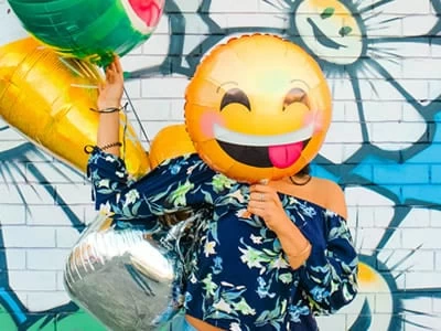 40 frases com emoji para deixar suas mensagens mais divertidas