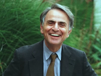 30 frases de Carl Sagan para contemplar a imensidão do universo