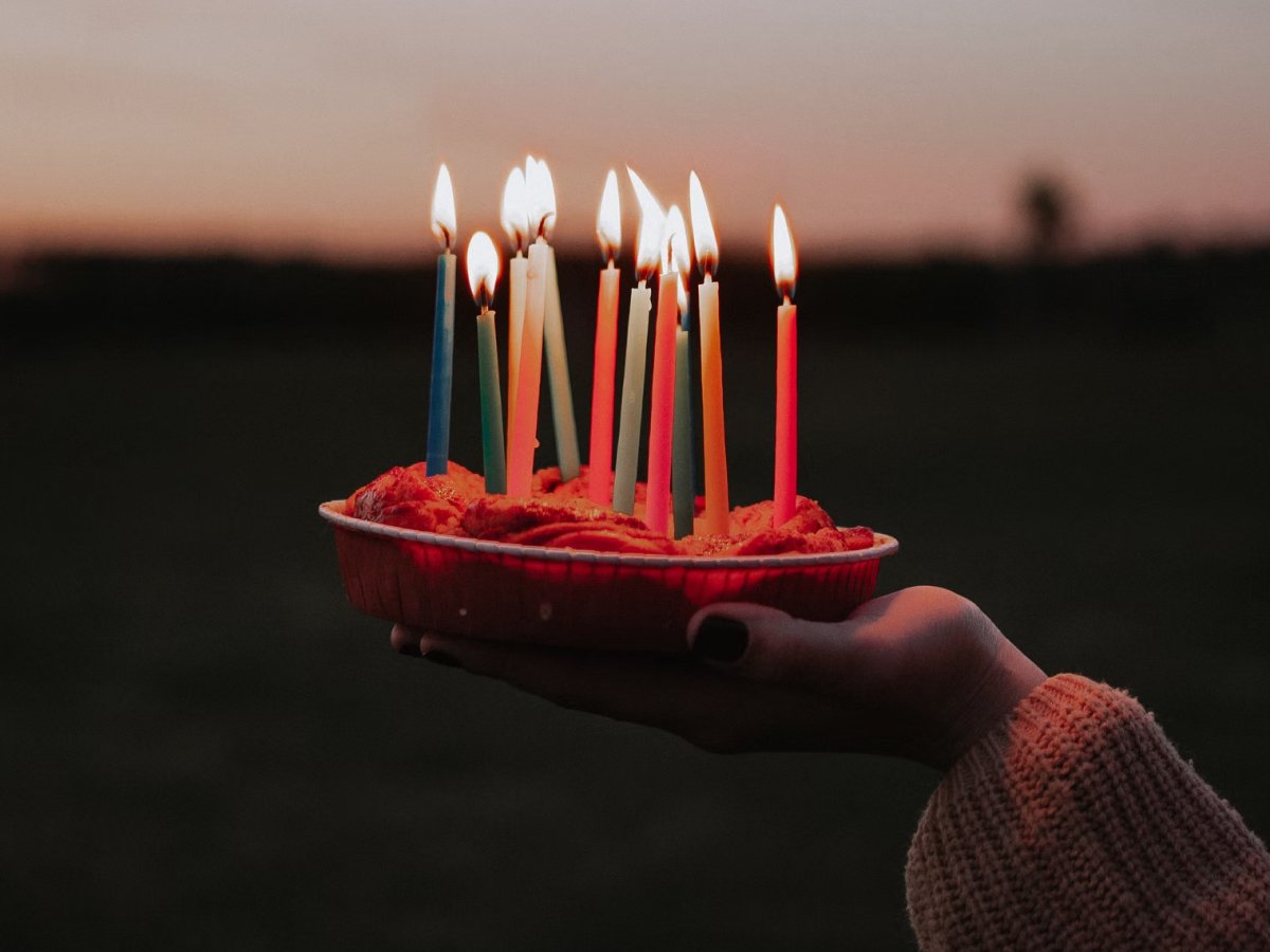 50 legendas de aniversário para amiga que comemoram esse dia especial