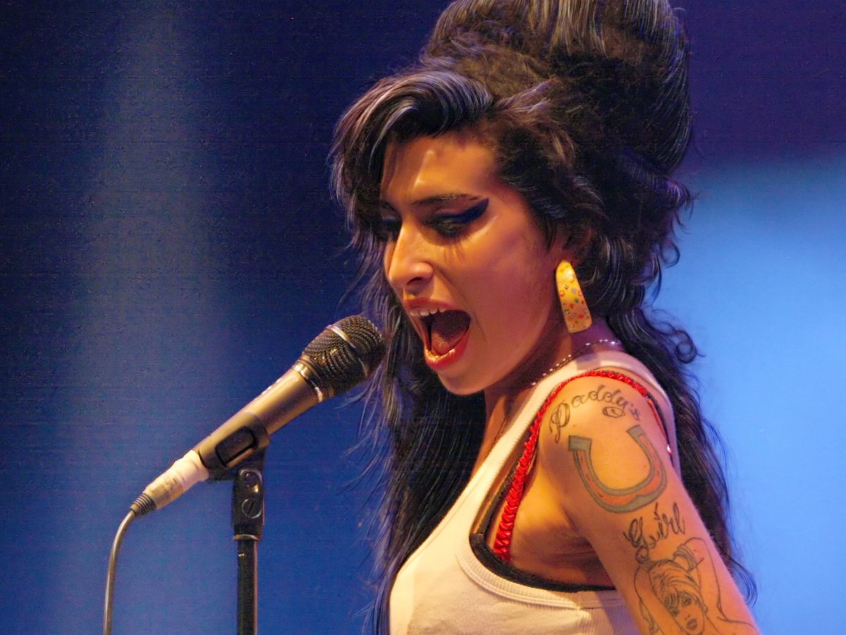 30 frases de Amy Winehouse para relembrar dessa grande cantora