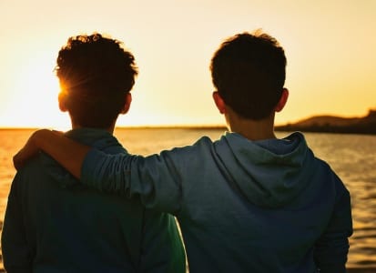 50 frases de carinho para irmão que são sinônimos de amor