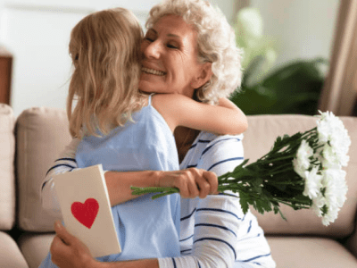 35 frases de Dia das Mães para avó que celebram a sua mãe em dobro