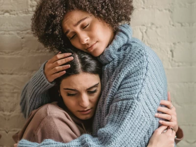40 frases de consolo para amiga que são ótimas para dar apoio