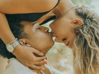 40 frases de Dia do Beijo para celebrar beijando quem você deseja