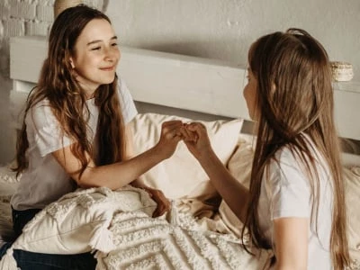 50 frases de aniversário para amiga-irmã que enaltecem essa amizade